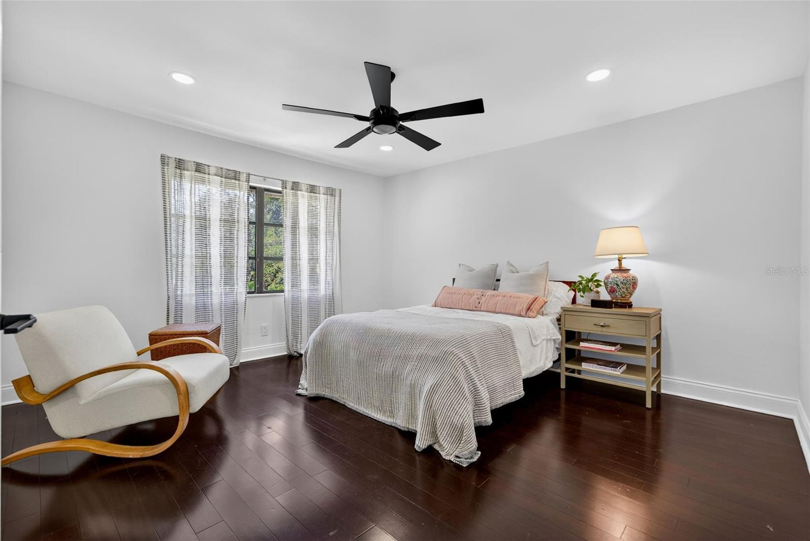 1835 SERPENTINE DR S