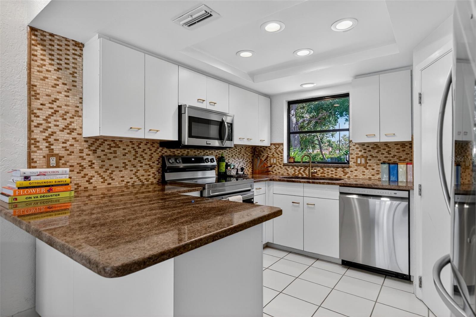 1835 SERPENTINE DR S