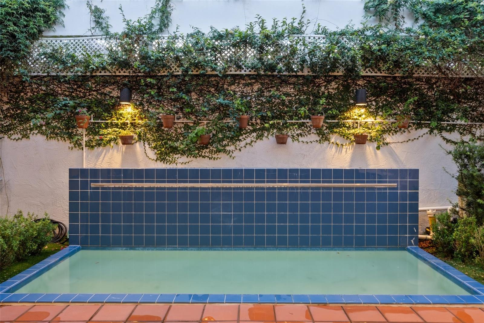 950 N LAKE OTIS DR SE