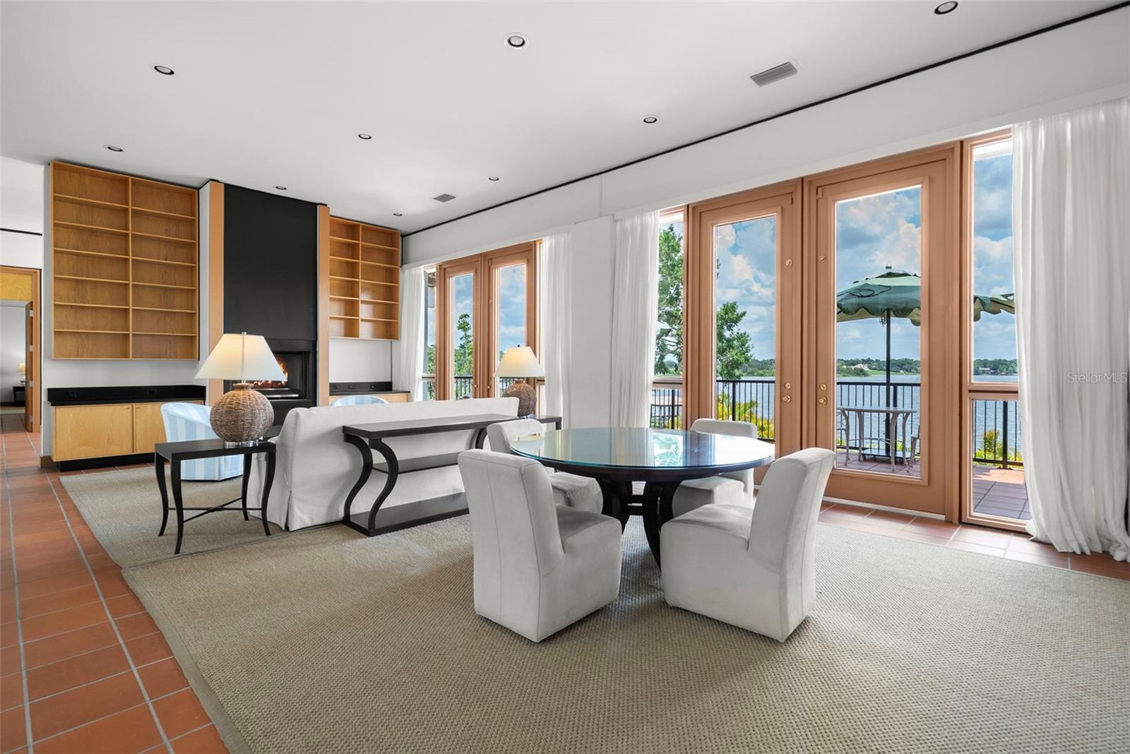 950 N LAKE OTIS DR SE