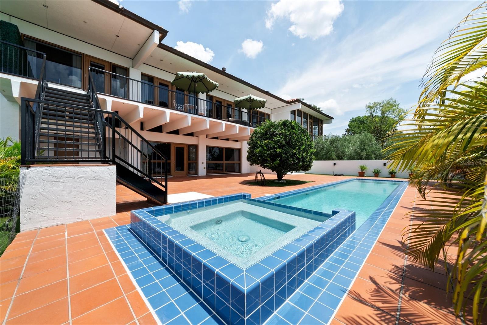 950 N LAKE OTIS DR SE