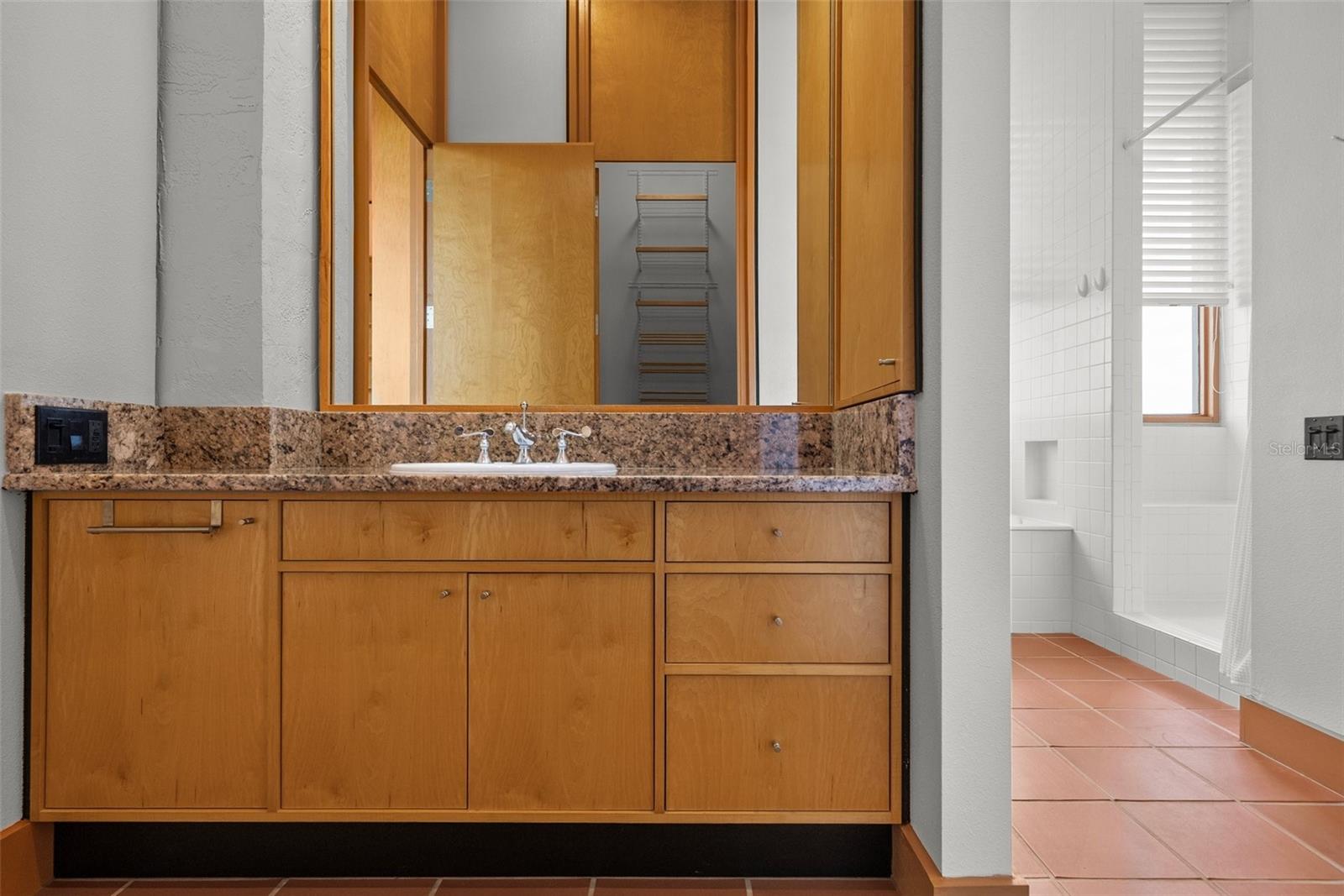 950 N LAKE OTIS DR SE