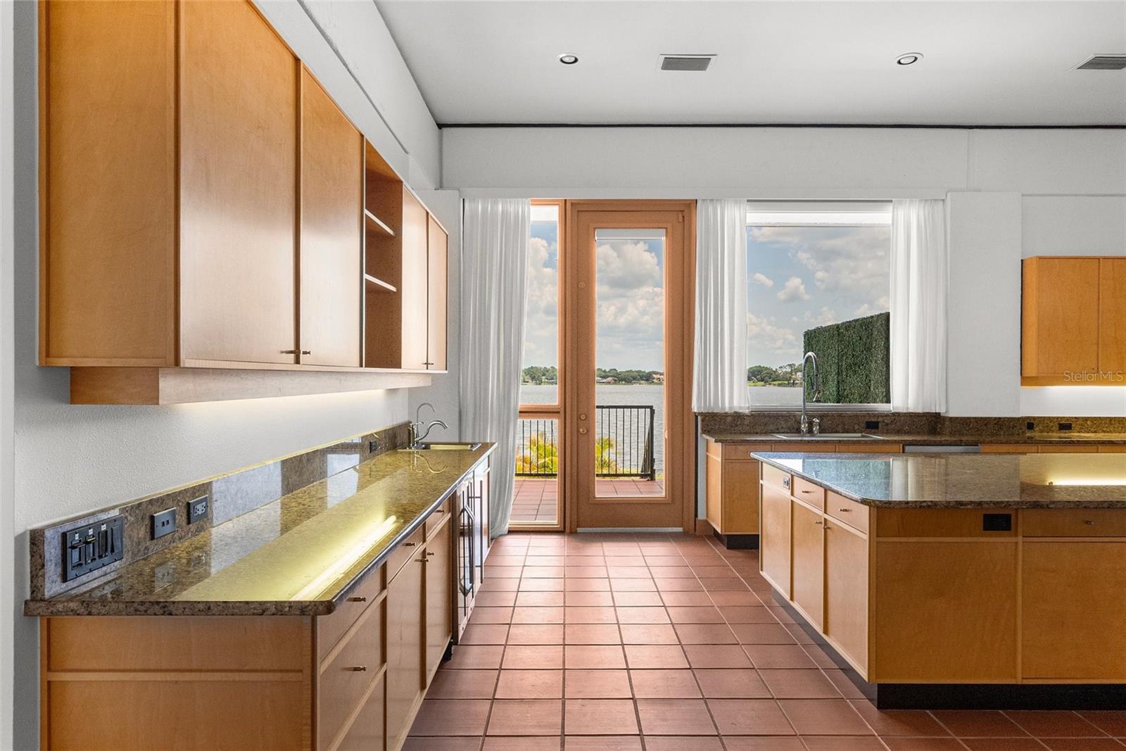 950 N LAKE OTIS DR SE