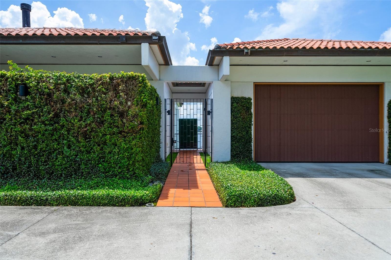 950 N LAKE OTIS DR SE