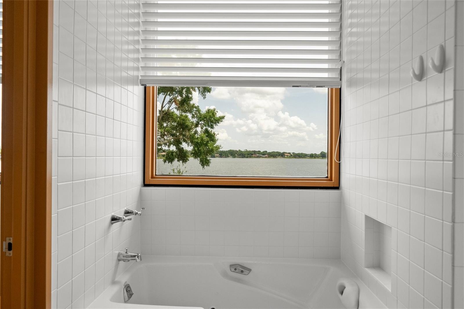 950 N LAKE OTIS DR SE