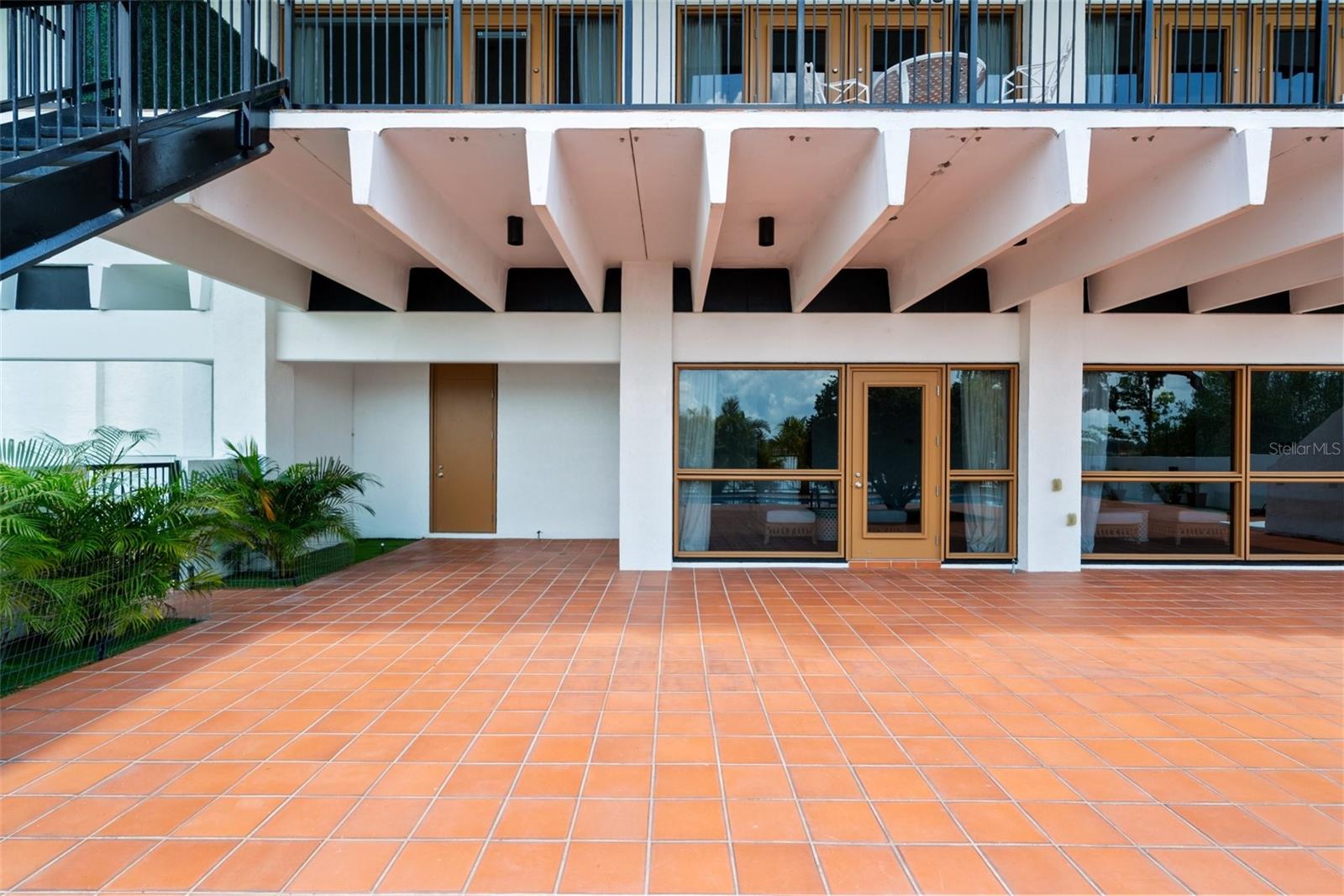 950 N LAKE OTIS DR SE