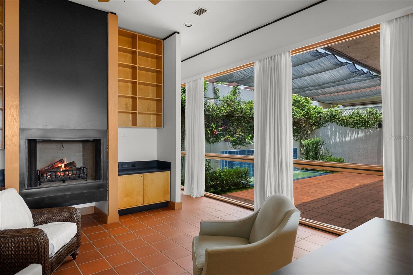 950 N LAKE OTIS DR SE