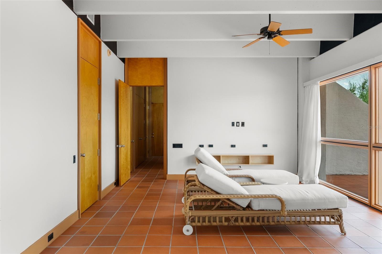 950 N LAKE OTIS DR SE