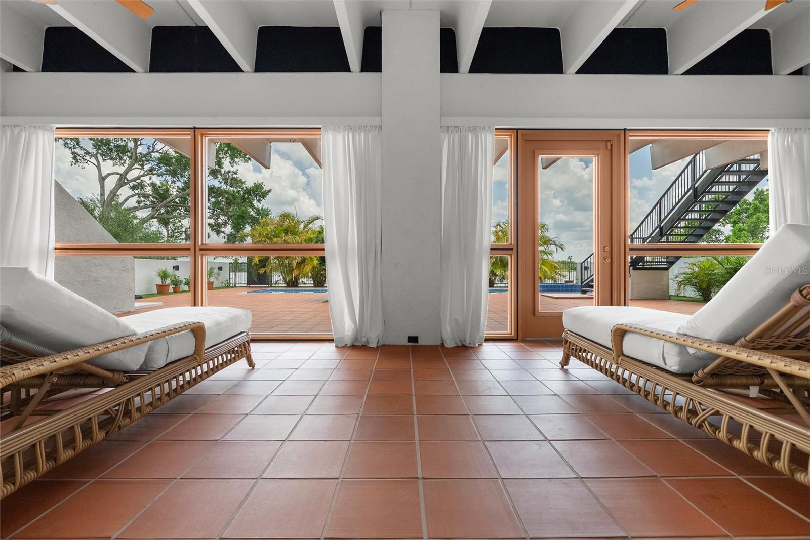 950 N LAKE OTIS DR SE