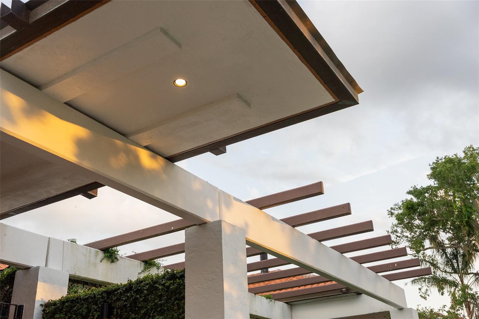 950 N LAKE OTIS DR SE