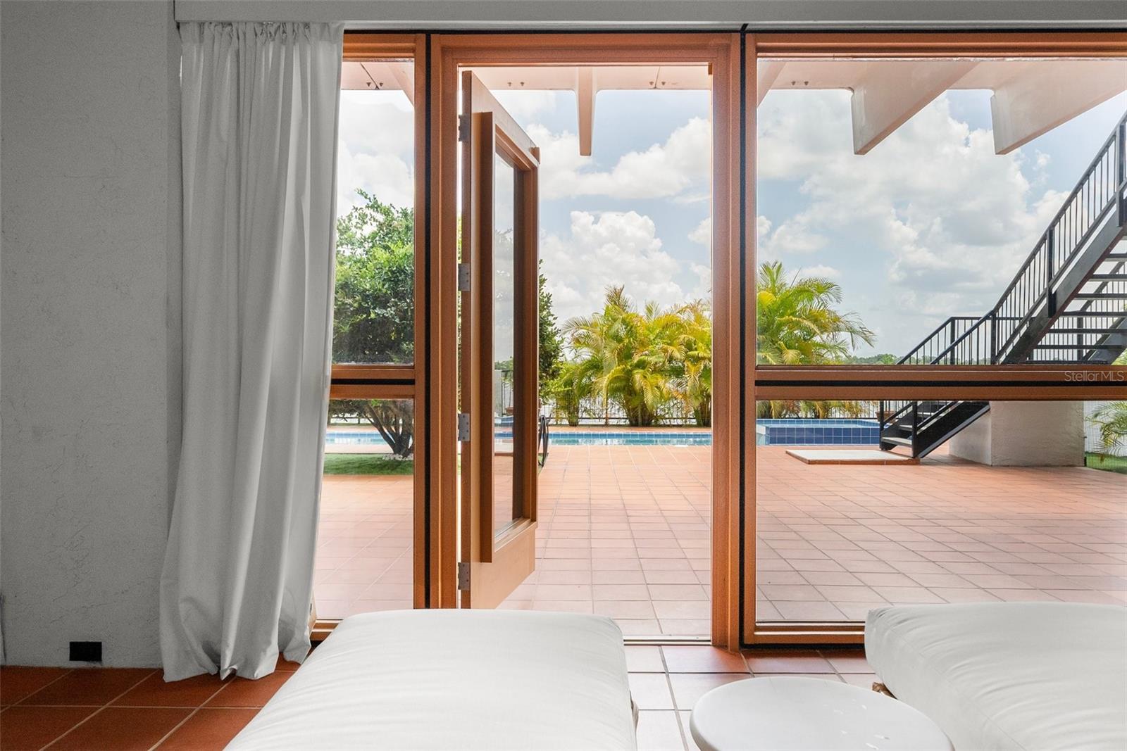 950 N LAKE OTIS DR SE