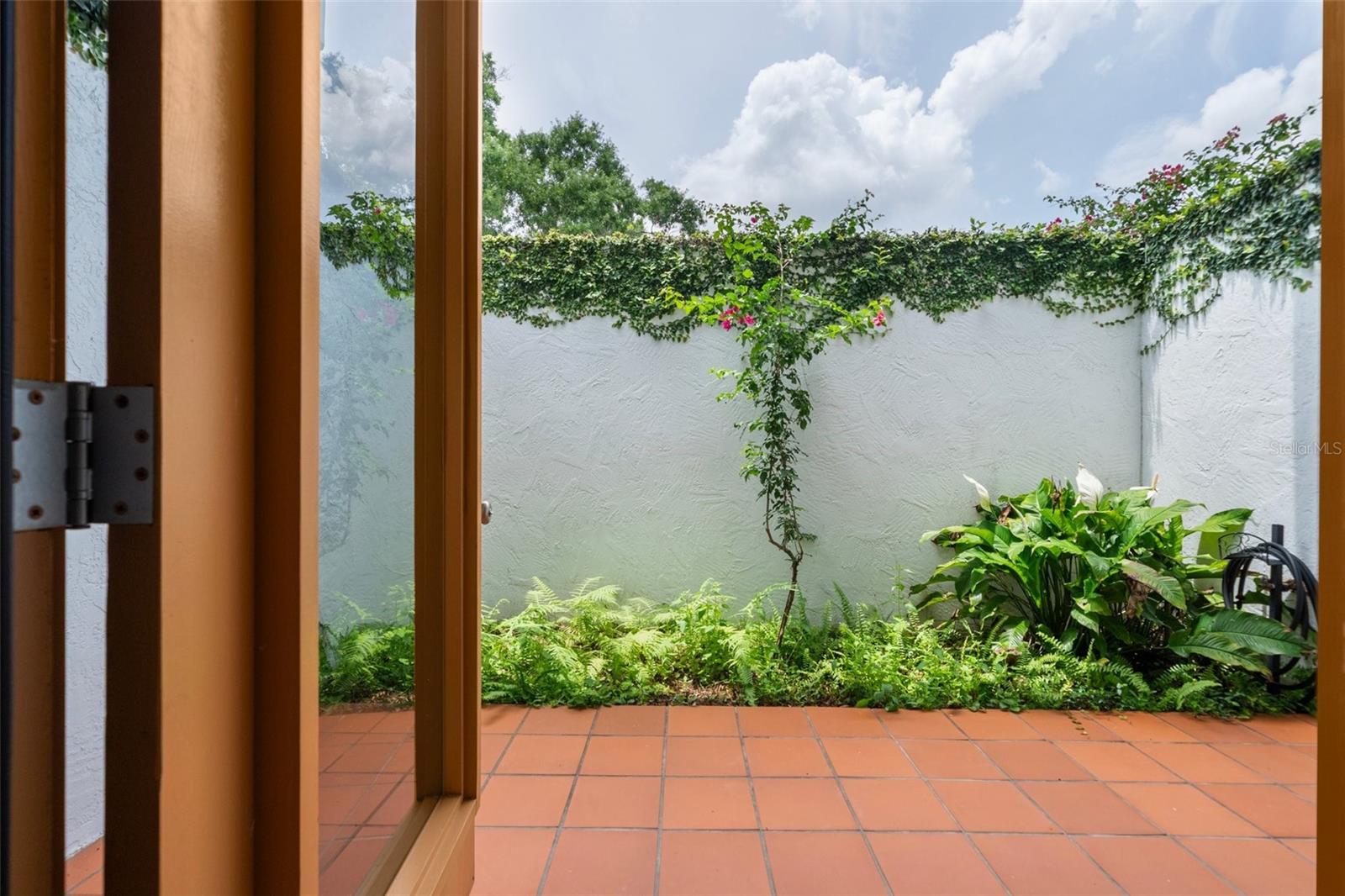 950 N LAKE OTIS DR SE