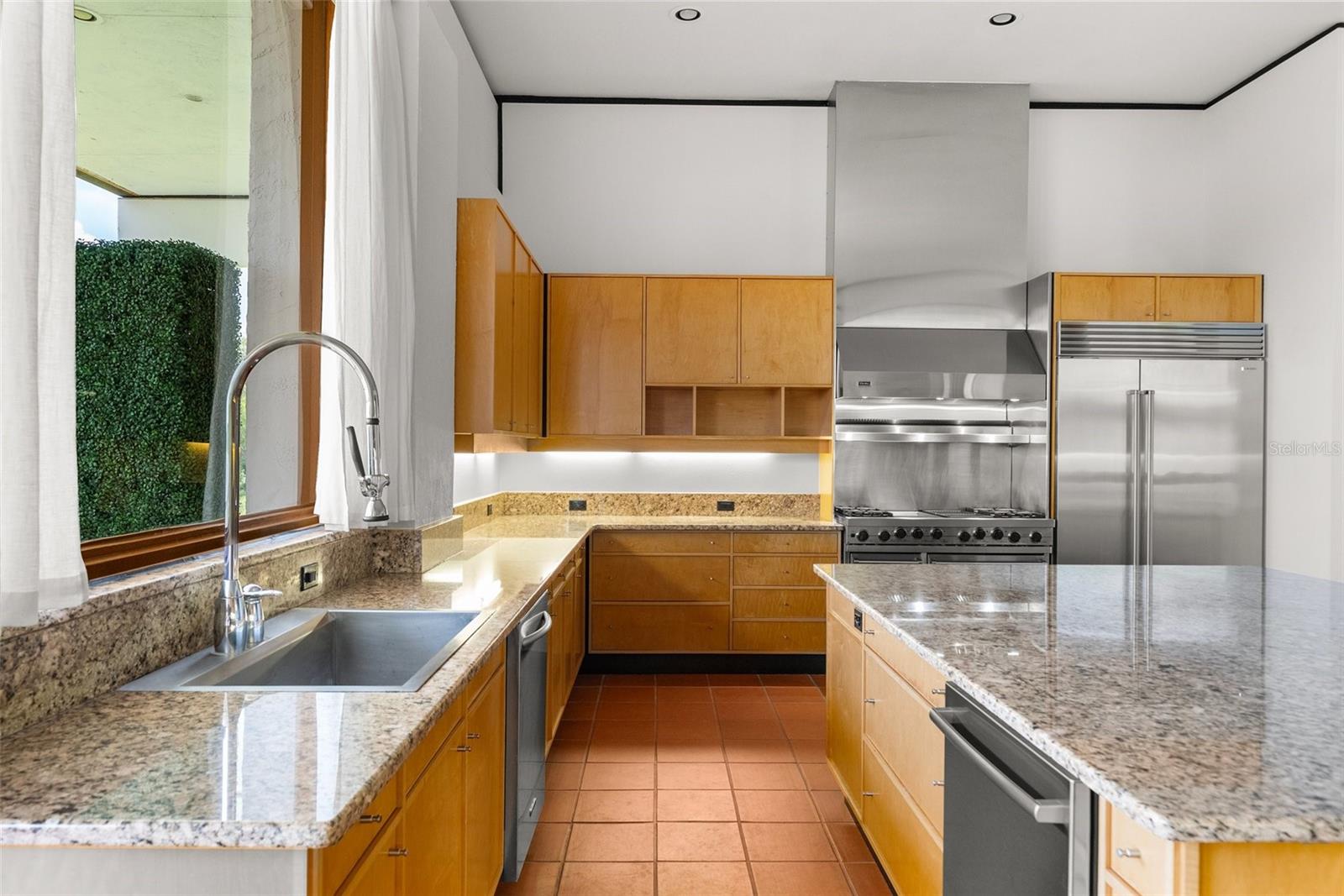 950 N LAKE OTIS DR SE