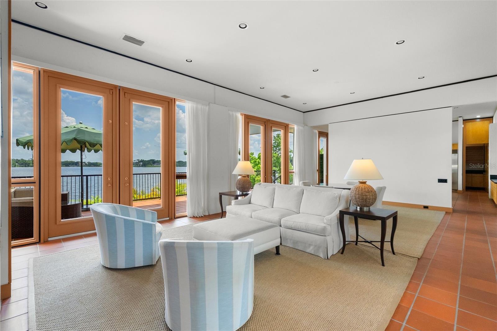 950 N LAKE OTIS DR SE