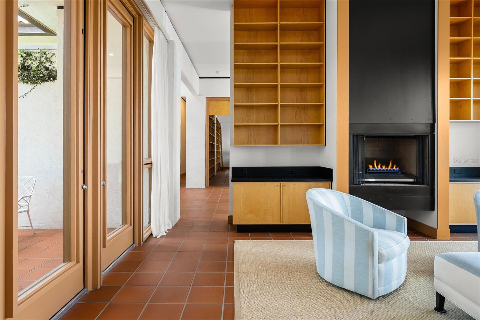 950 N LAKE OTIS DR SE