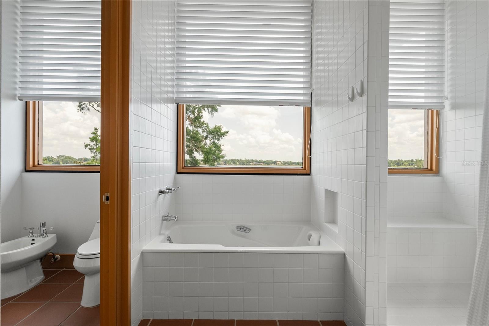 950 N LAKE OTIS DR SE