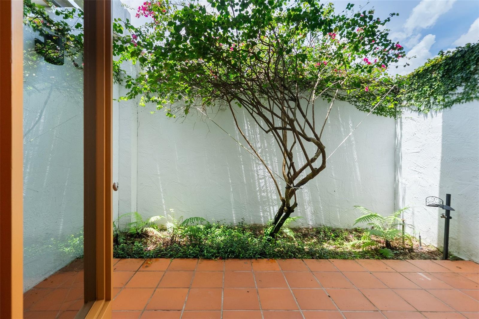 950 N LAKE OTIS DR SE