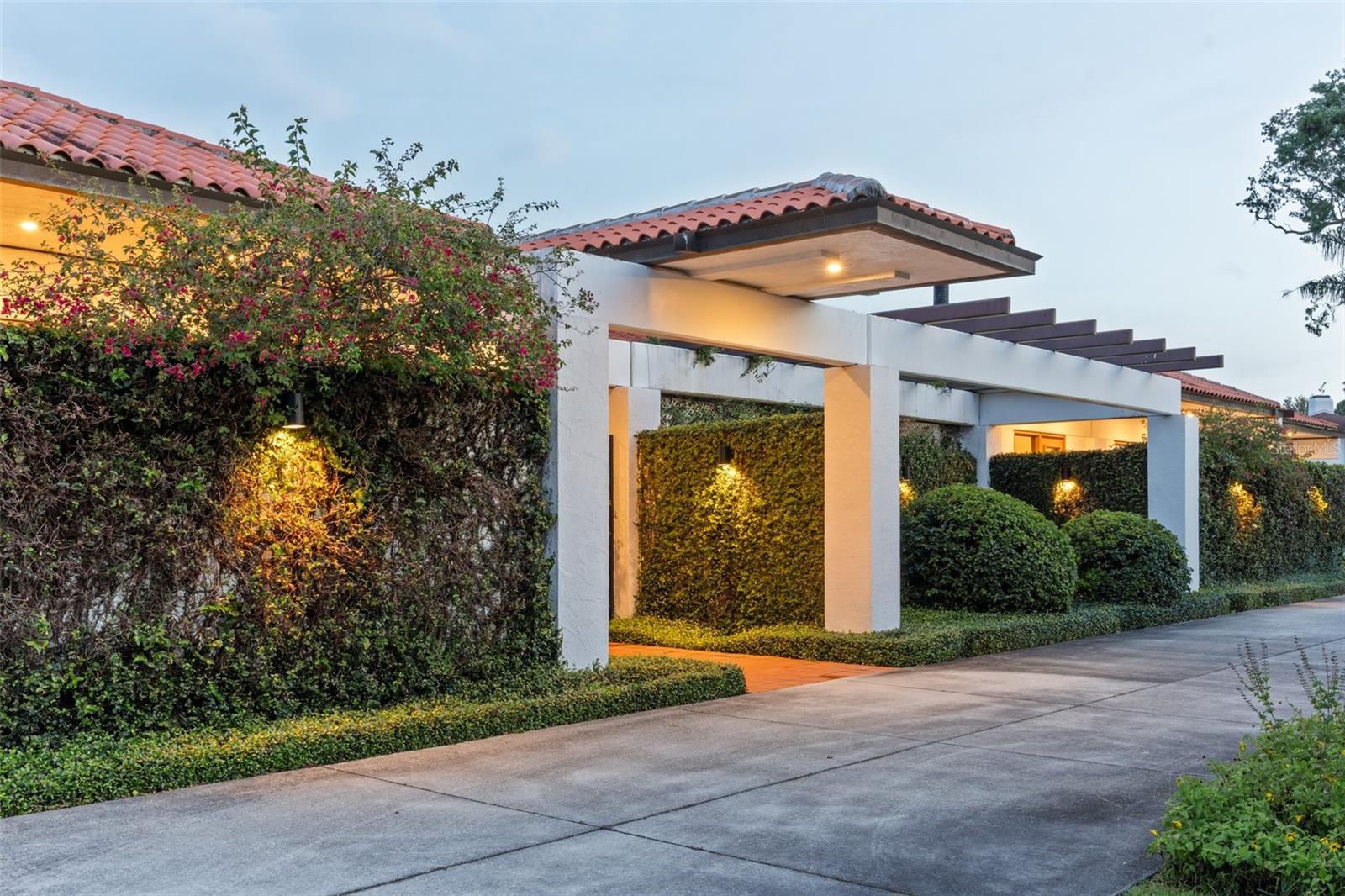 950 N LAKE OTIS DR SE