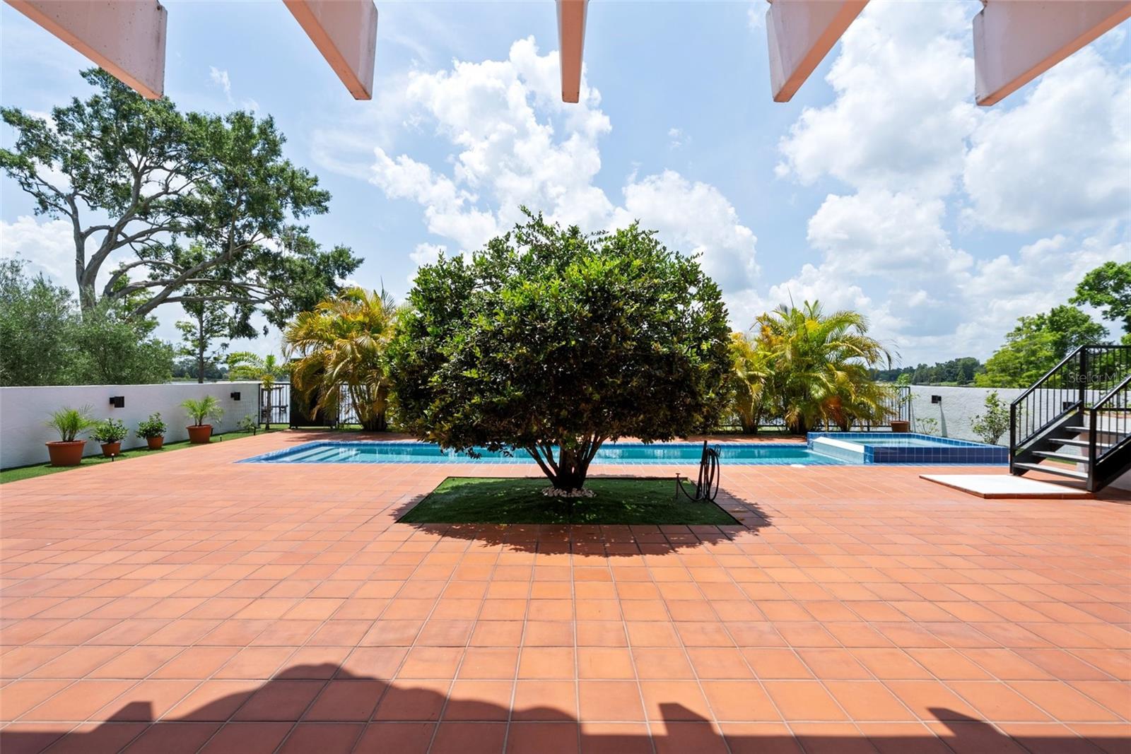 950 N LAKE OTIS DR SE