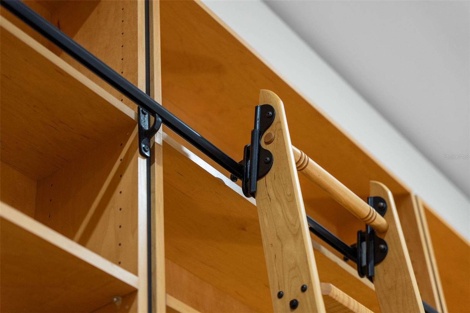 950 N LAKE OTIS DR SE