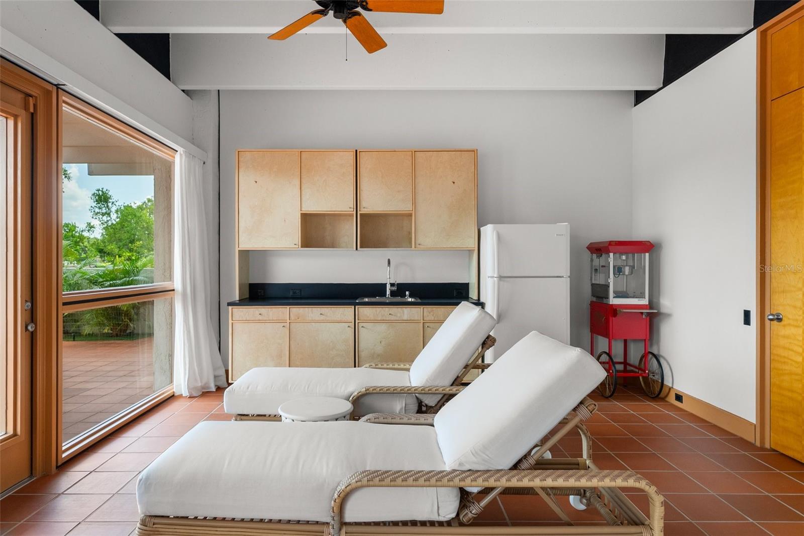 950 N LAKE OTIS DR SE