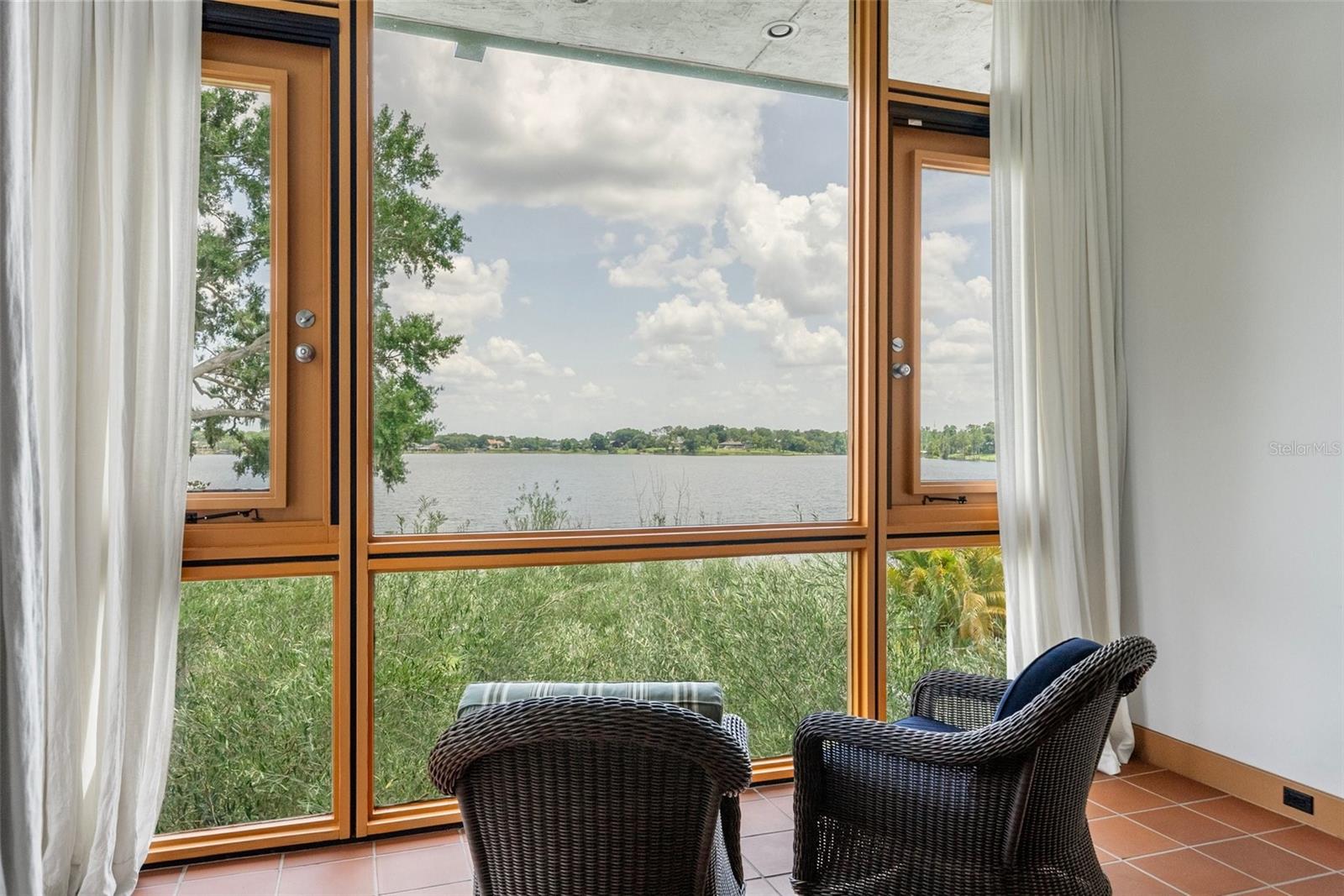 950 N LAKE OTIS DR SE