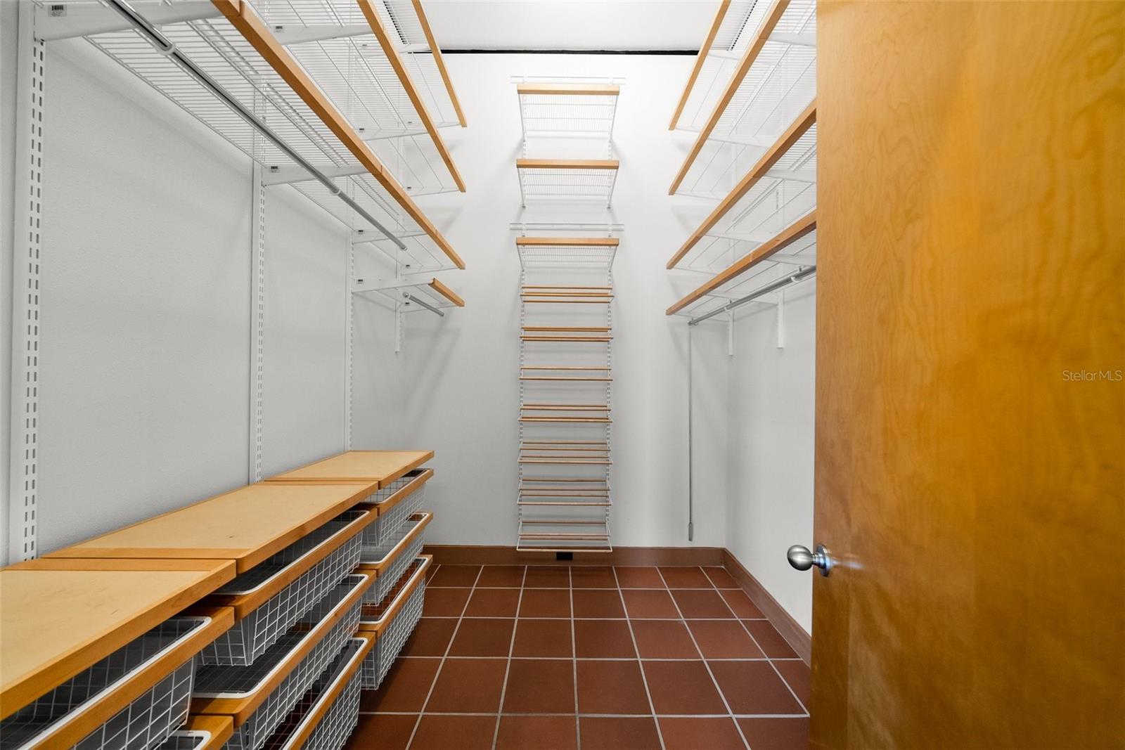 950 N LAKE OTIS DR SE