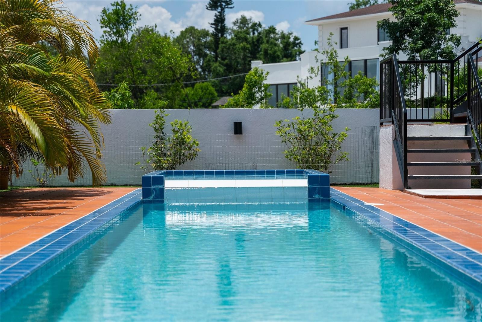 950 N LAKE OTIS DR SE