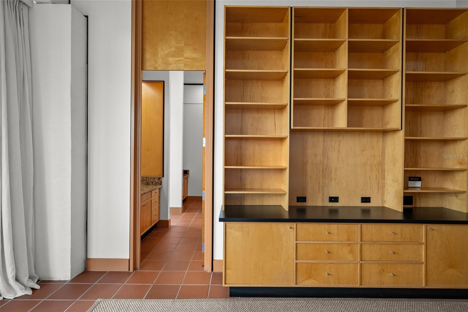 950 N LAKE OTIS DR SE