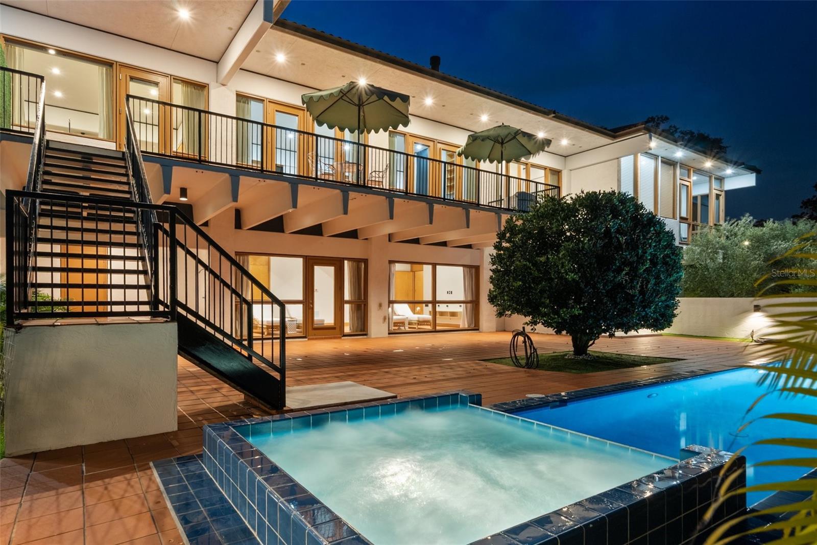 950 N LAKE OTIS DR SE