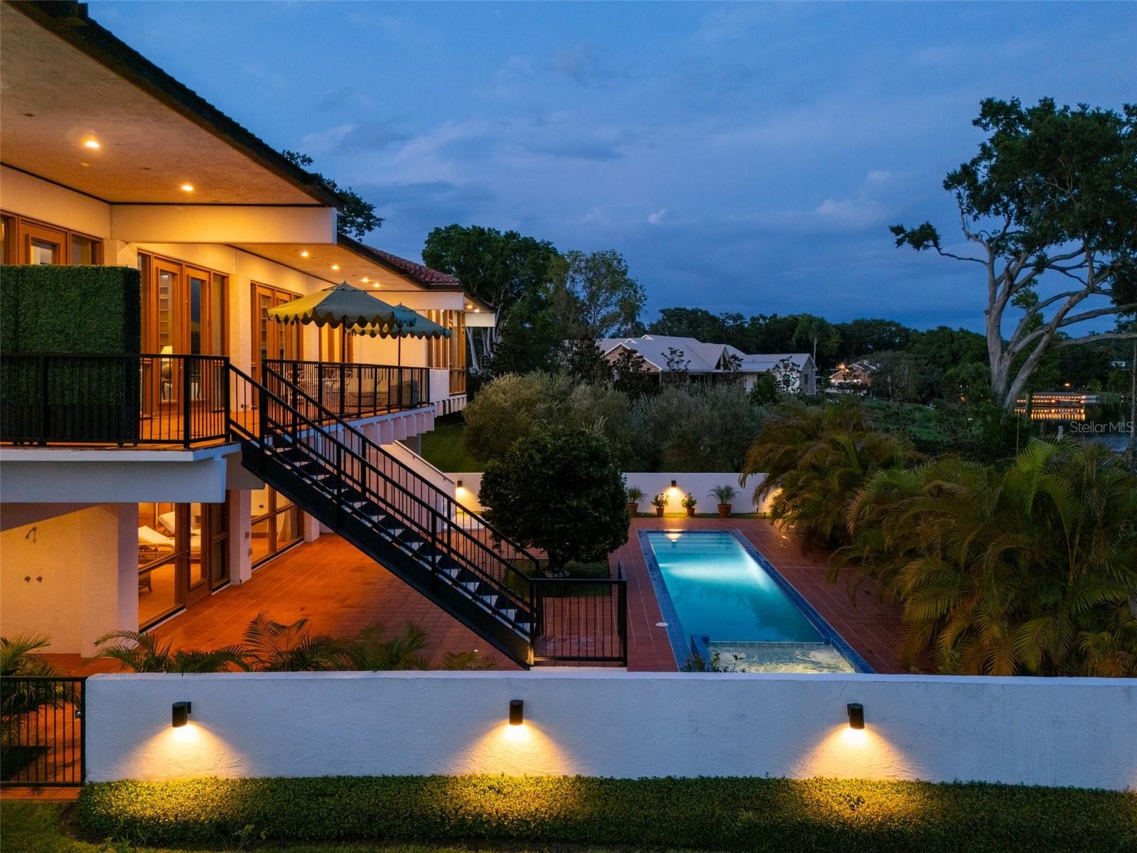 950 N LAKE OTIS DR SE