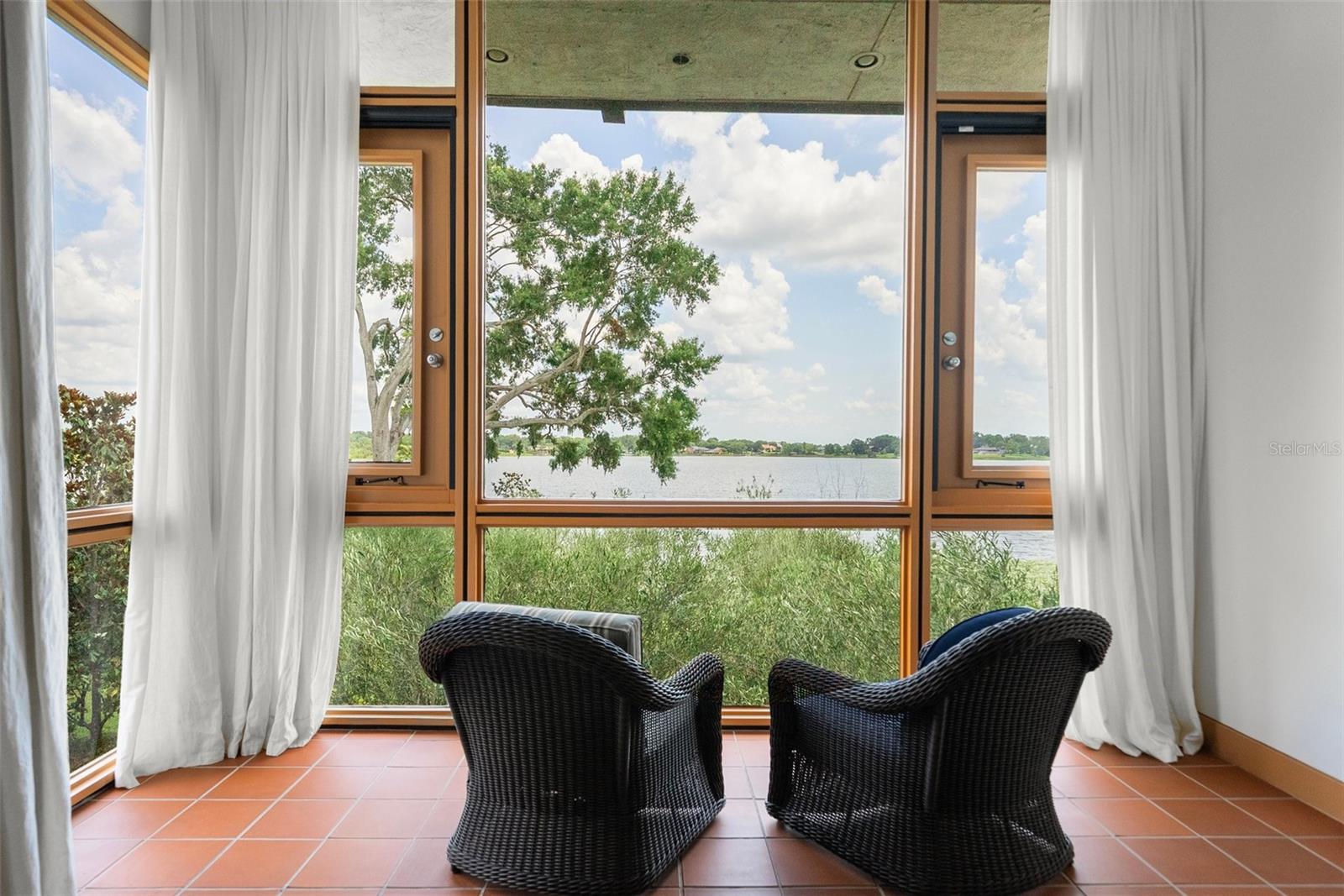 950 N LAKE OTIS DR SE