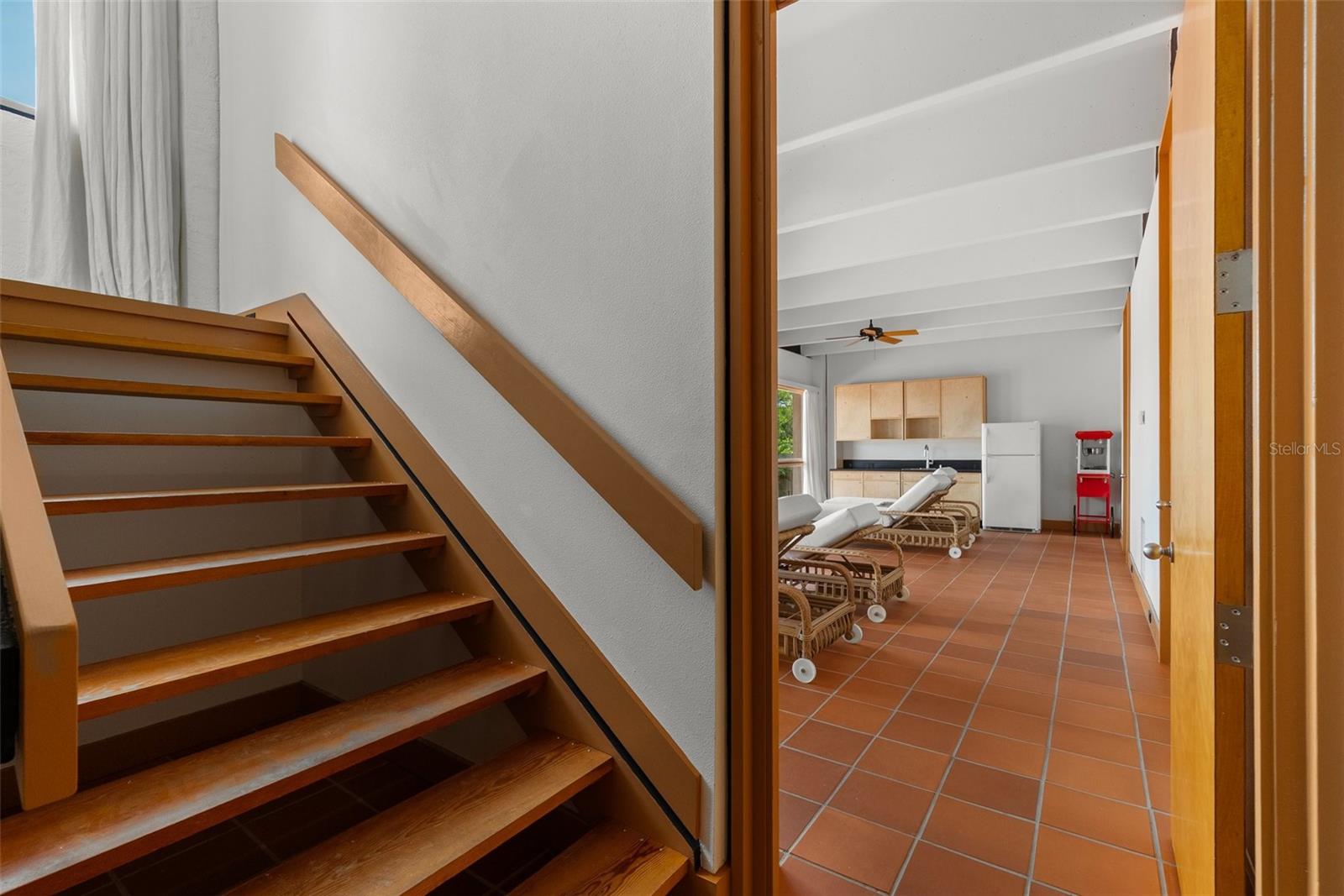 950 N LAKE OTIS DR SE