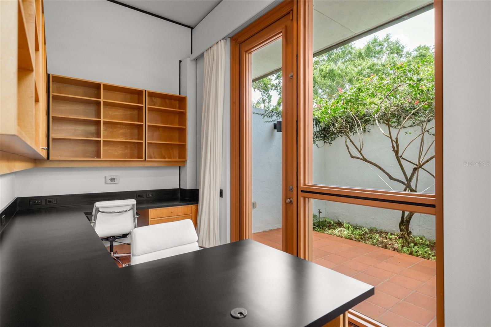 950 N LAKE OTIS DR SE