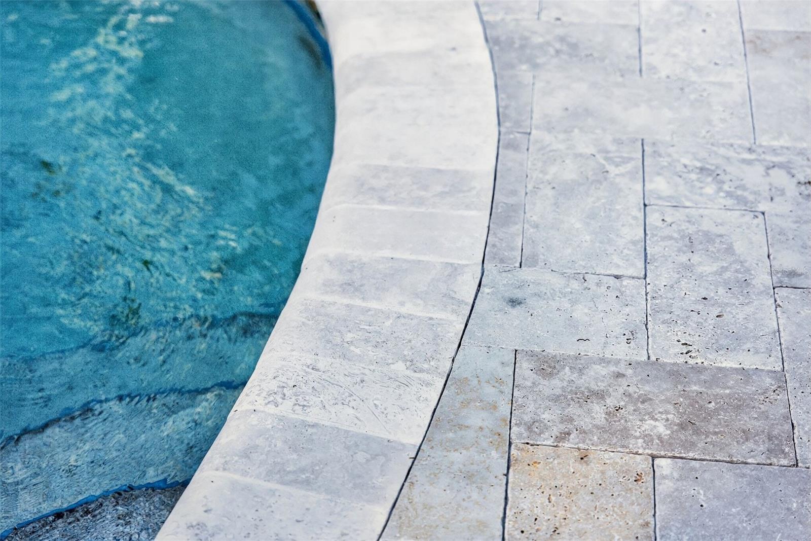 1835 SERPENTINE DR S