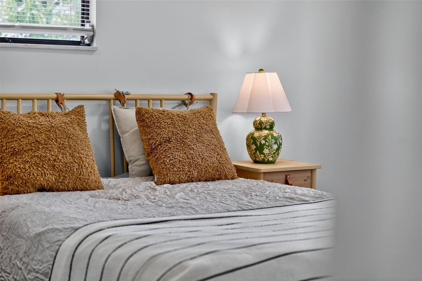 1835 SERPENTINE DR S