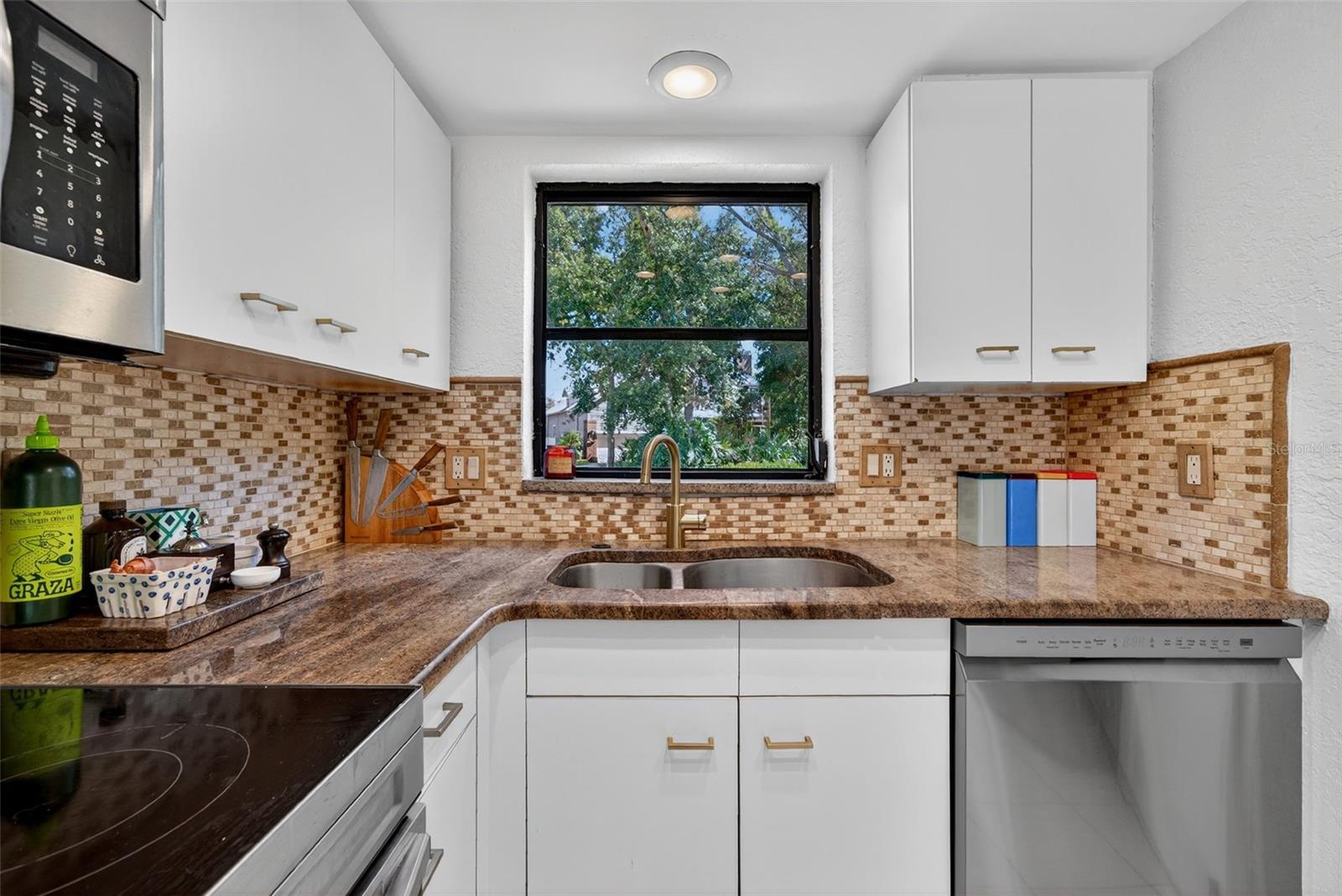 1835 SERPENTINE DR S