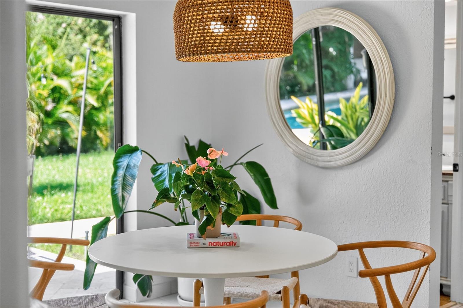 1835 SERPENTINE DR S