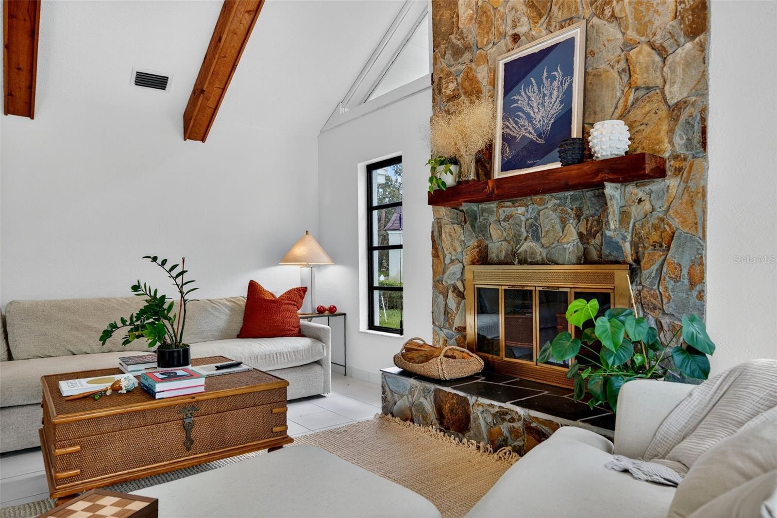 1835 SERPENTINE DR S