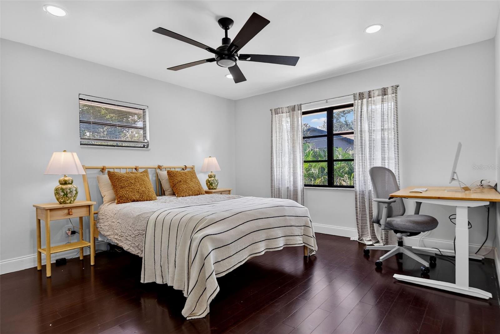 1835 SERPENTINE DR S