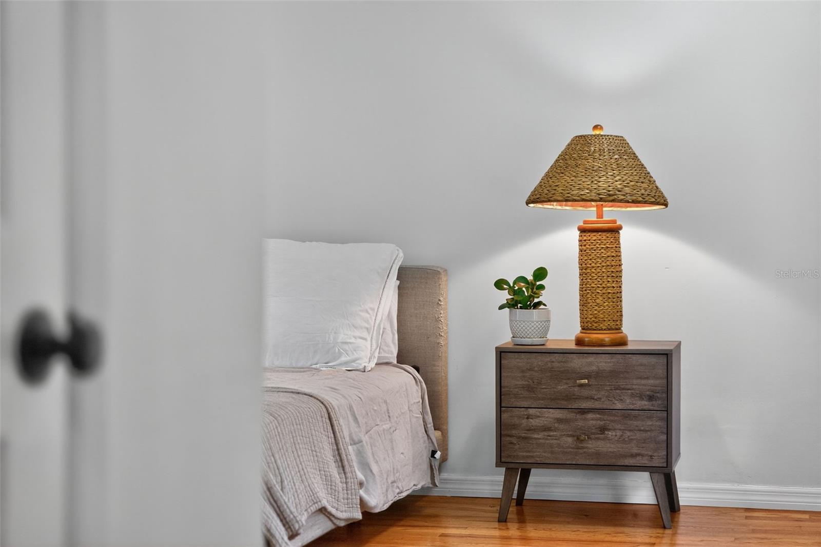 1835 SERPENTINE DR S