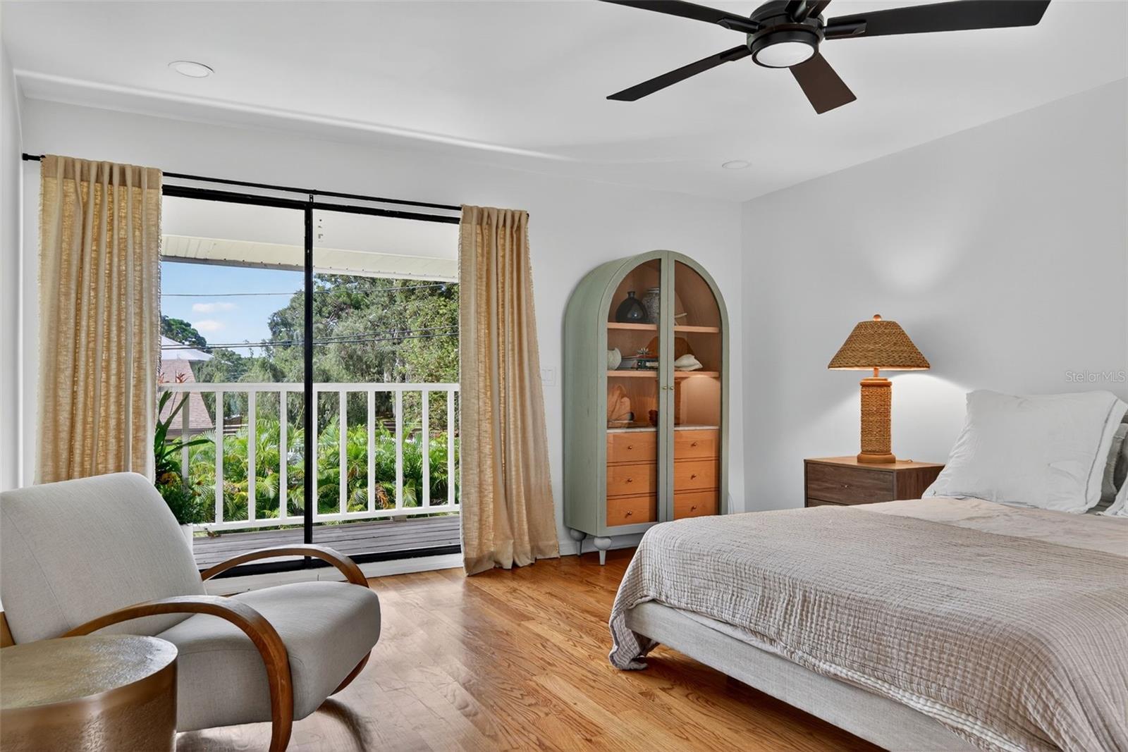 1835 SERPENTINE DR S