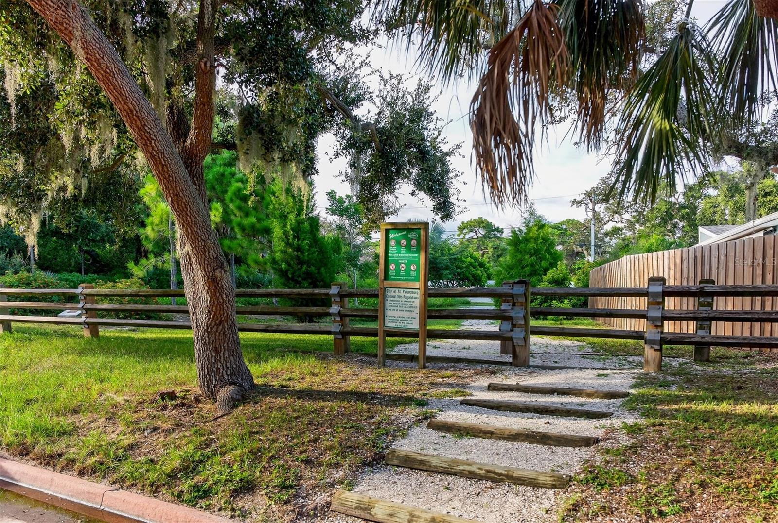 1835 SERPENTINE DR S