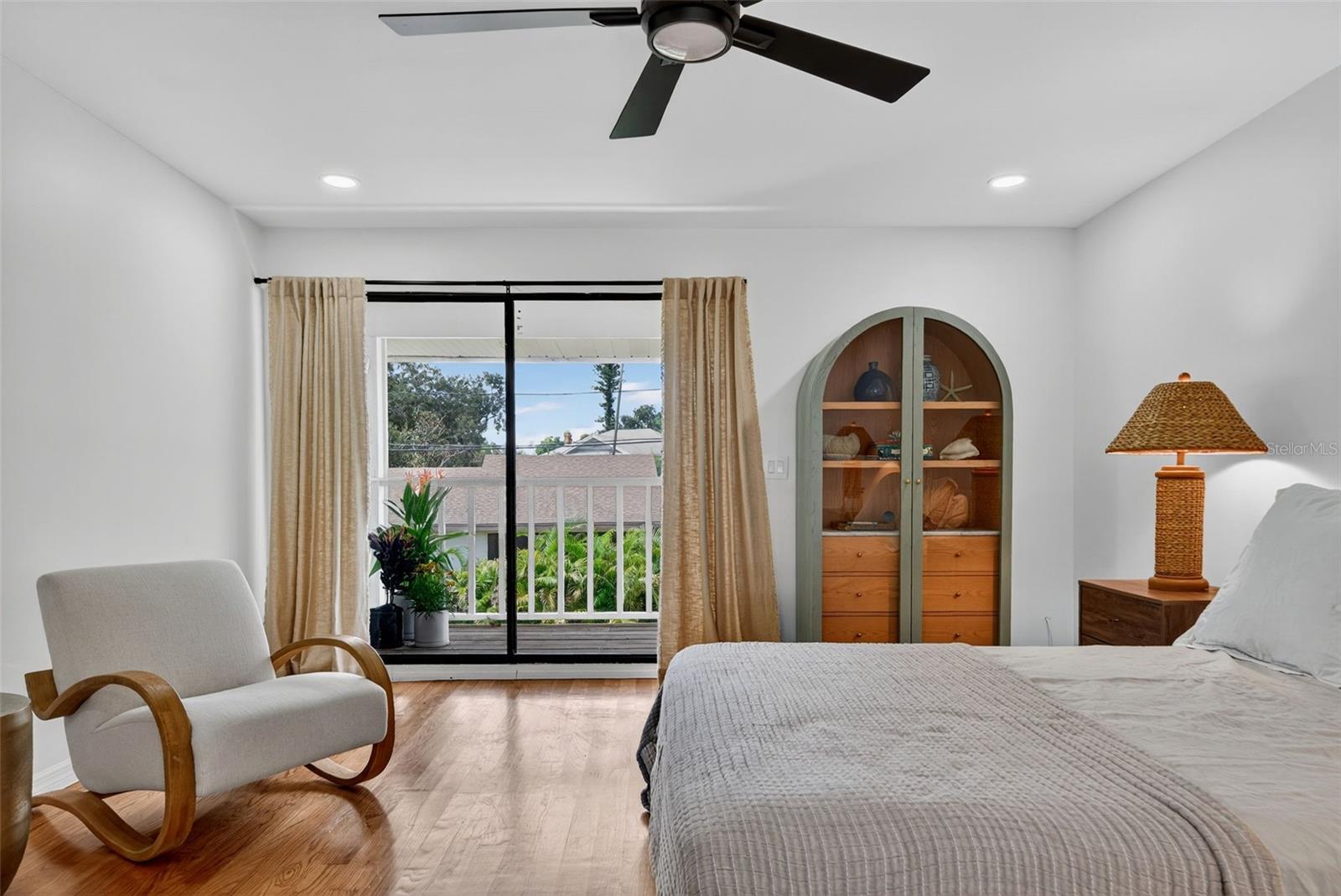 1835 SERPENTINE DR S