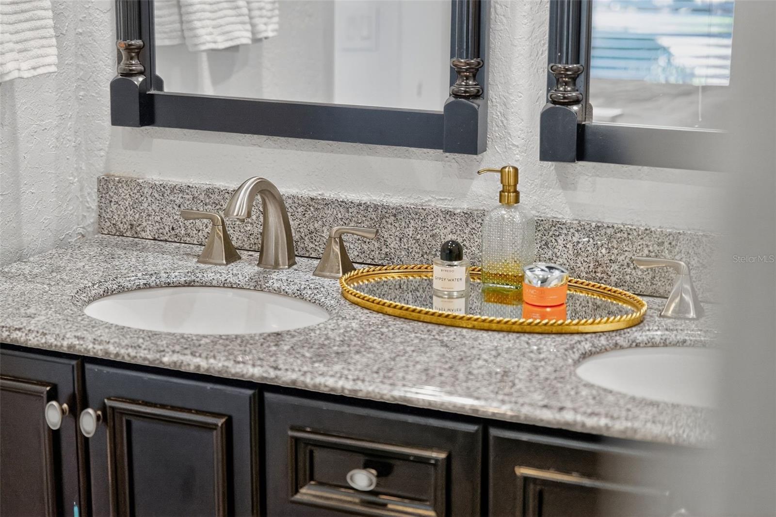 1835 SERPENTINE DR S