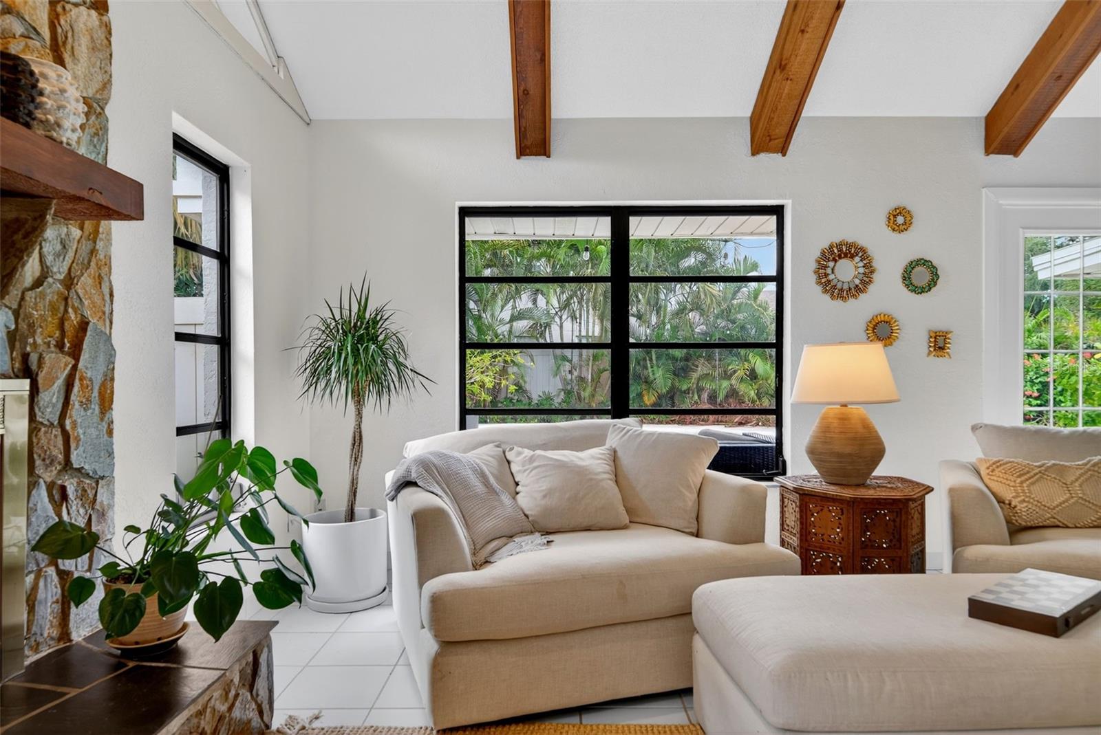 1835 SERPENTINE DR S