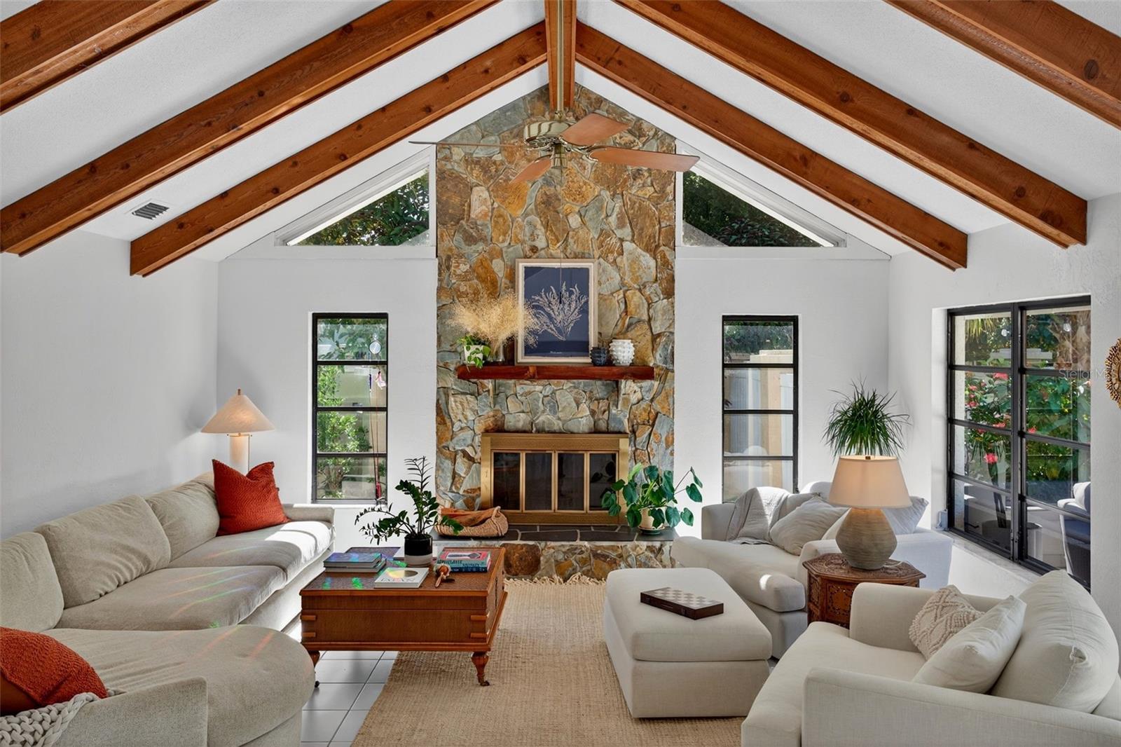 1835 SERPENTINE DR S