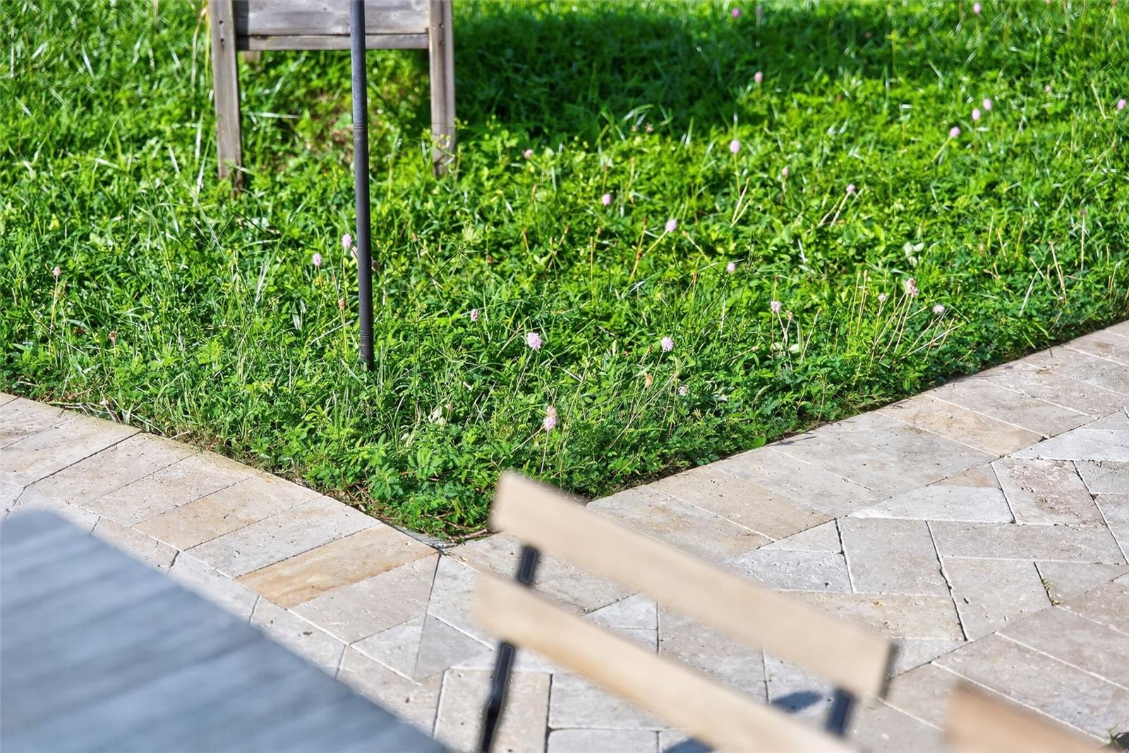 1835 SERPENTINE DR S