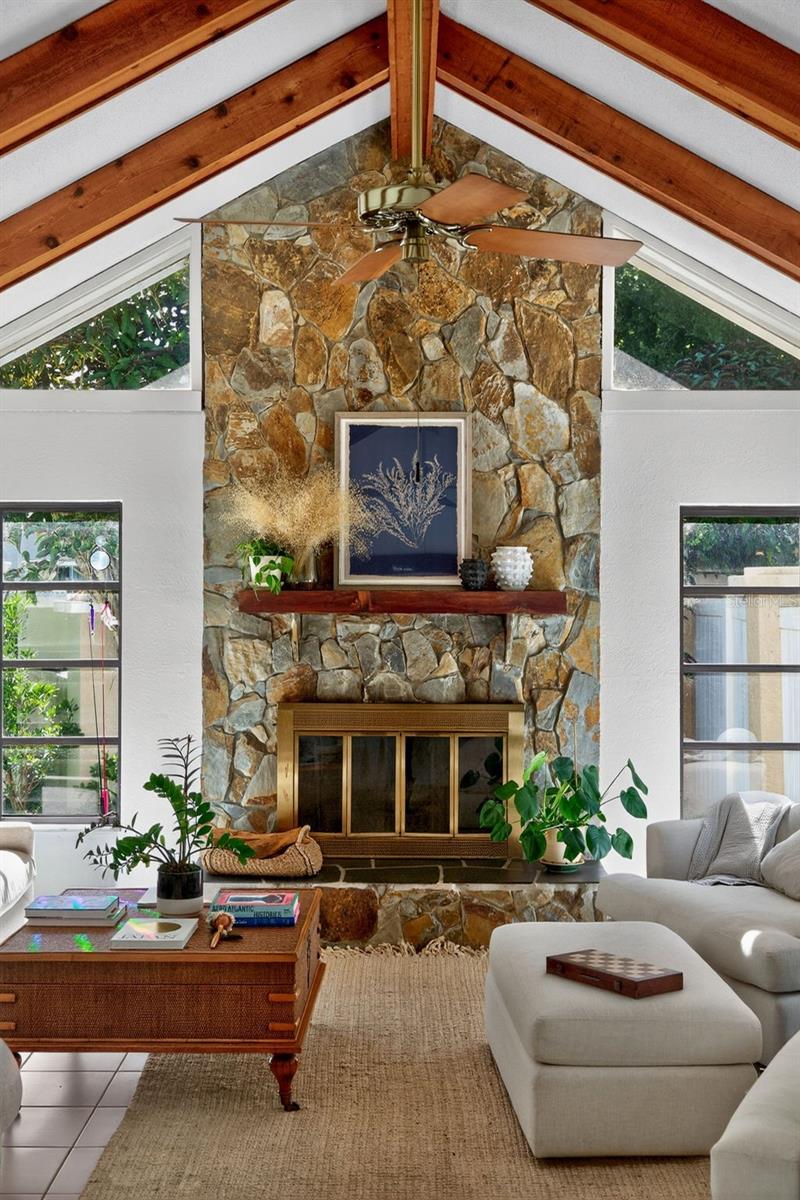 1835 SERPENTINE DR S