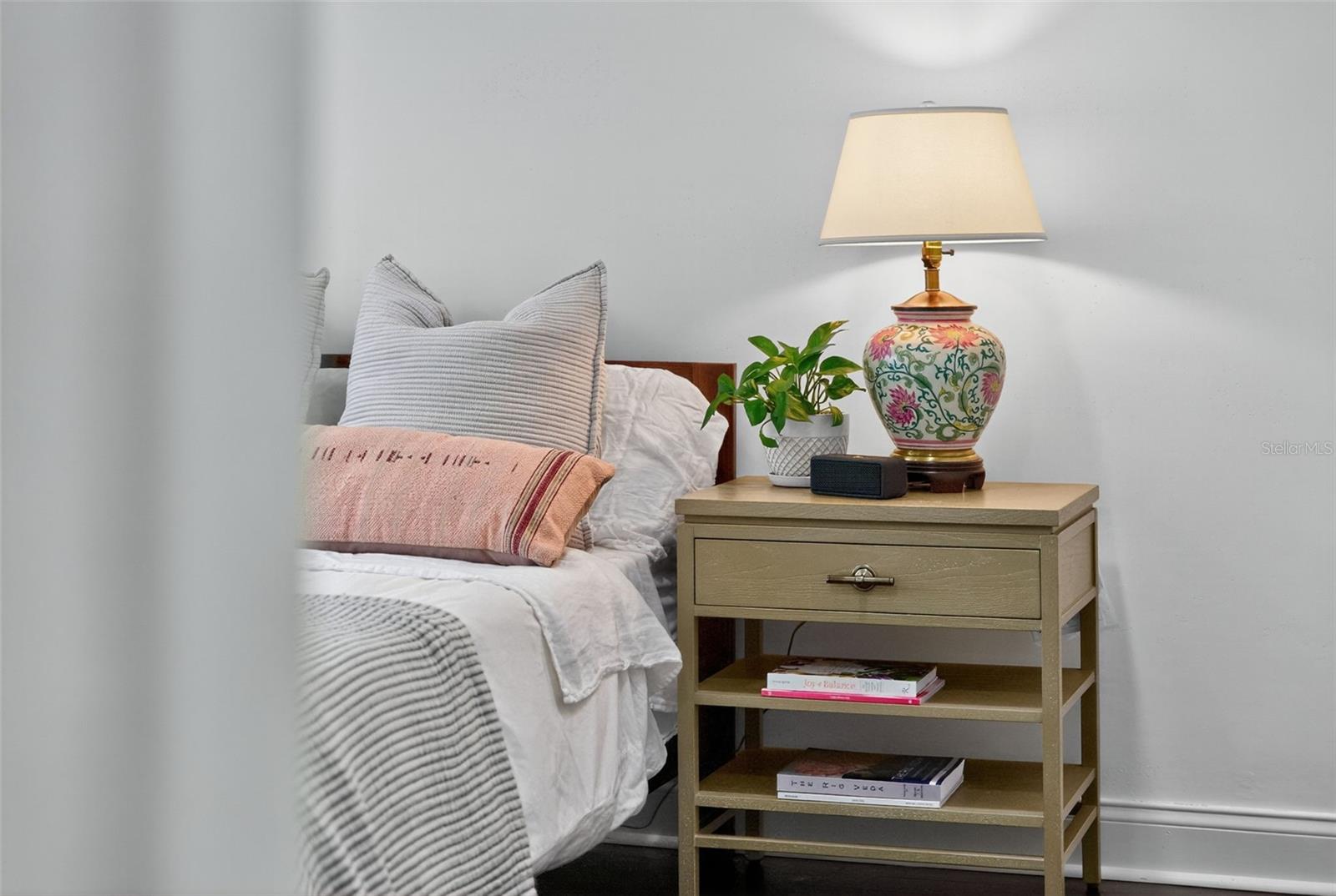 1835 SERPENTINE DR S